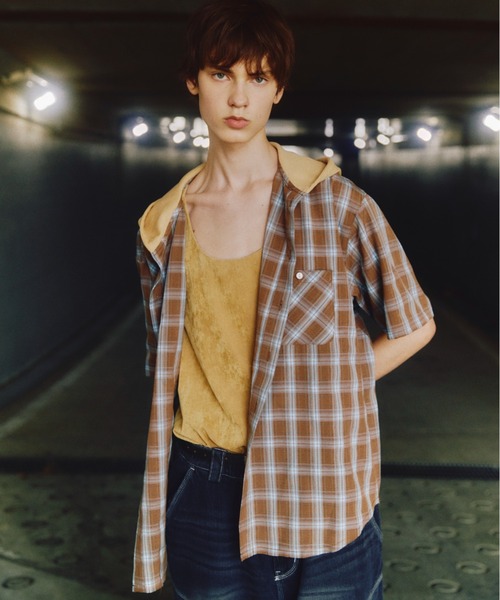 B'2nd(ビーセカンド)の「RENOVA(レノバ) FOODY OMBRE S/S SHIRTS / フーディオンブレショートスリーブシャツ(Tシャツ/カットソー・メンズ・レッド/ブラック/ベージュ・1/3)」の2枚目の写真