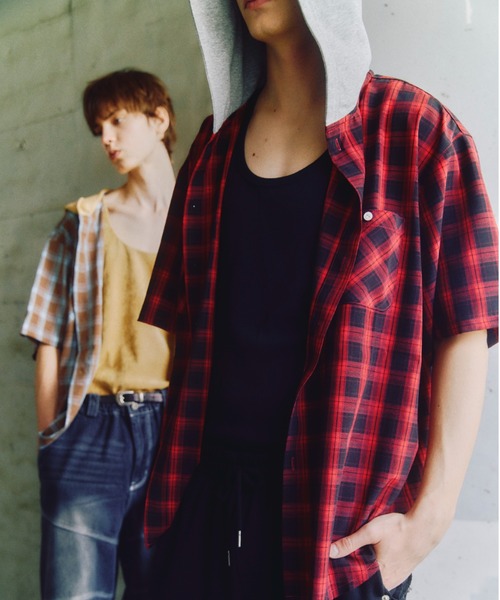 B'2nd(ビーセカンド)の「RENOVA(レノバ) FOODY OMBRE S/S SHIRTS / フーディオンブレショートスリーブシャツ(Tシャツ/カットソー・メンズ・レッド/ブラック/ベージュ・1/3)」の4枚目の写真