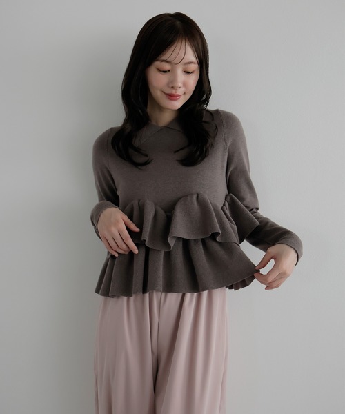 AMUU. PRECIEUSE(アムープレシューズ)の「ランダムフリルヘムポロニット(ニット/セーター・レディース・チャコールグレー/ブラック/アイボリー・FREE)」の6枚目の写真