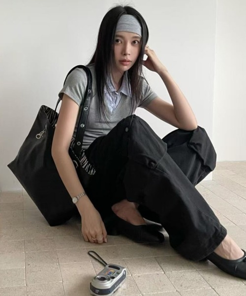 Lips(リップス)の「リバーシブル仕様で気分に合わせて楽しめる!大容量フェイクレザートートバッグ(トートバッグ・レディース・ブラウン/ブラック/シルバー・FREE)」の4枚目の写真