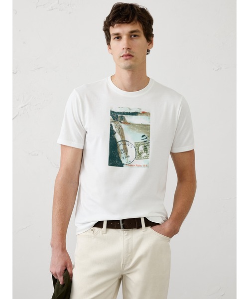 BANANA REPUBLIC FACTORY STORE(バナナリパブリック ファクトリーストア)の「BANANA REPUBLIC FACTORY STORE グラフィックTシャツ(Tシャツ/カットソー・メンズ・オフホワイト・S/M/L/XL)」の1枚目の写真