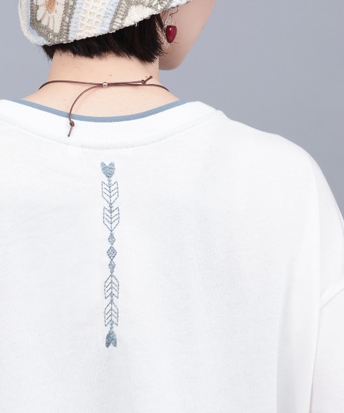 チチカカ(チチカカ)の「レイヤード風アロー刺繍プルオーバー(Tシャツ/カットソー・レディース・オフホワイト/チャコールグレー/グリーン・FREE)」の17枚目の写真