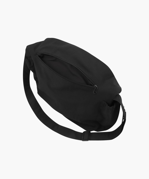 MARITHE + FRANCOIS GIRBAUD(マリテフランソワジルボー)の「CLASSIC LOGO STRING NYLON CROSS BAG(ショルダーバッグ・レディース・ブラック/カーキ・フリー)」の8枚目の写真