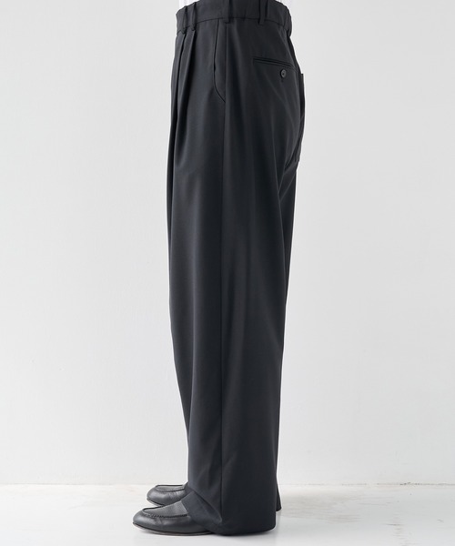 STUDIOUS（ステュディオス）の「【STUDIOUS】2Tuck Curve Slacks（スラックス・メンズ・ブラック/ストライプ/グレイッシュベージュ・1/2/3）」の8枚目の写真