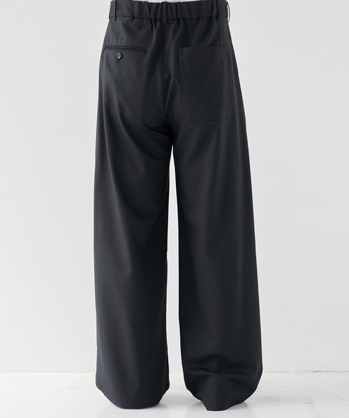 STUDIOUS（ステュディオス）の「【STUDIOUS】2Tuck Curve Slacks（スラックス・メンズ・ブラック/ストライプ/グレイッシュベージュ・1/2/3）」の9枚目の写真