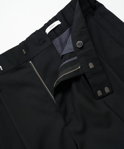 STUDIOUS（ステュディオス）の「【STUDIOUS】2Tuck Curve Slacks（スラックス・メンズ・ブラック/ストライプ/グレイッシュベージュ・1/2/3）」の12枚目の写真