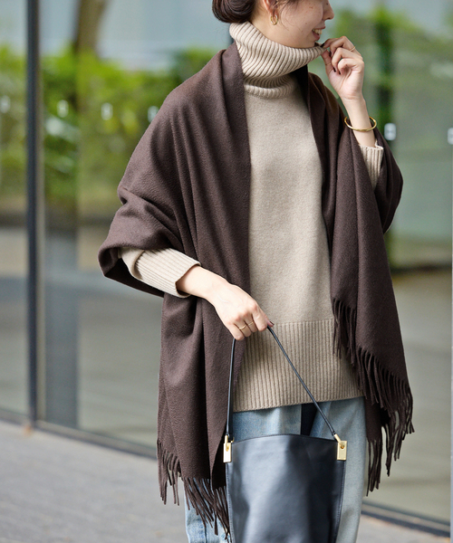 Spick & Span(スピックアンドスパン)の「《新色有り / 追加》Spick & Span カシミヤストール(マフラー・レディース・ベージュ/ブラウン/グレー・FREE)」の2枚目の写真