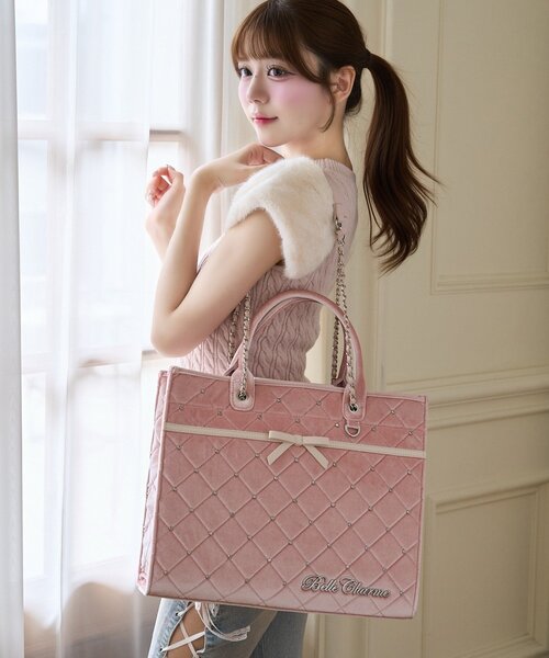 Belle Charme（ベルシャルム）の「【Belle Charme】Velour Quilted Ribbon Carry On Tote（トートバッグ・レディース・ピンク/オフホワイト/ブラック・FREE）」の3枚目の写真