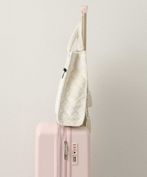 Belle Charme（ベルシャルム）の「【Belle Charme】Velour Quilted Ribbon Carry On Tote（トートバッグ・レディース・ピンク/オフホワイト/ブラック・FREE）」の6枚目の写真