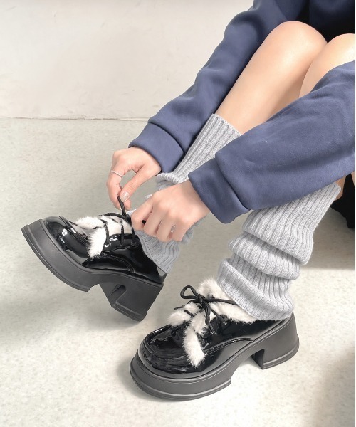 Shoes in Closet(シューズインクローゼット)の「【予約開始】+7.5cm 厚底 ファー付き レースアップ ドレスシューズ ローファー 495(ドレスシューズ・レディース・ブラック/ホワイト・M/S/LL/L)」の2枚目の写真
