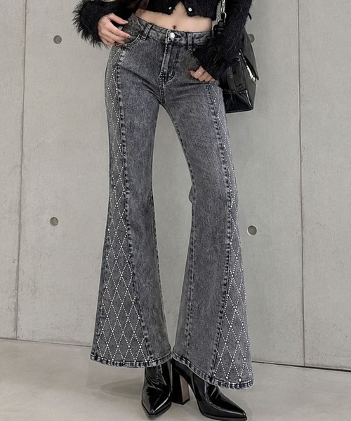 GLAMOROUS JANE（グラマラスジェーン）の「ラインストーンデザインフレアデニムパンツ（デニムパンツ・レディース・チャコールグレー/ブルー・S/M）」の2枚目の写真