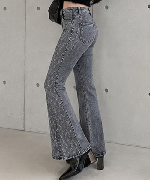 GLAMOROUS JANE（グラマラスジェーン）の「ラインストーンデザインフレアデニムパンツ（デニムパンツ・レディース・チャコールグレー/ブルー・S/M）」の9枚目の写真