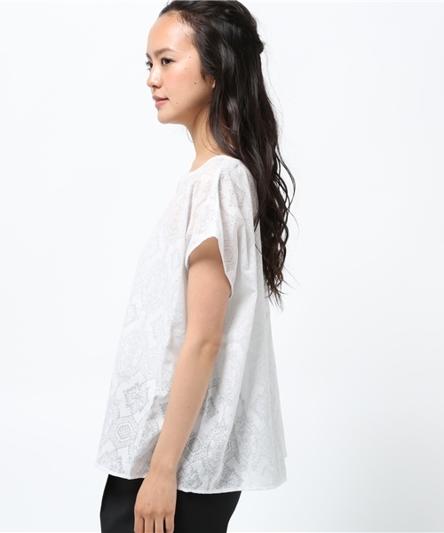 LBC（エルビーシー）の「コットンオパールteeブラウス（シャツ/ブラウス・レディース・ホワイト/オフホワイト/その他23/ダークオリーブ/グリーン・MEDIUM）」の7枚目の写真