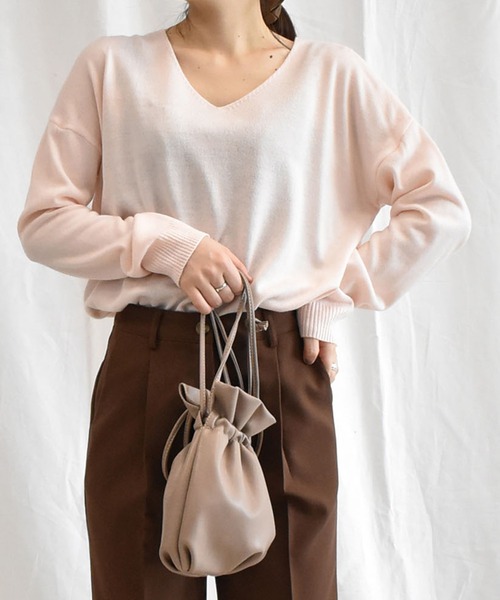 RANAN（ラナン）の「深Ｖネックカシミヤタッチニット（ニット/セーター・レディース・ダークブルー/ブラック/グレー/オフホワイト/ピンク/ローズ/キャメル/グリーン/マスタード/ピンク系その他/エメラルド/ラベンダー/レッド/ブルー/レッド系その他/サンドグレー/ホワイト系その他/ネイビー・M/L/LL/3L）」の14枚目の写真