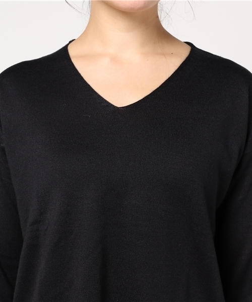 RANAN（ラナン）の「深Ｖネックカシミヤタッチニット（ニット/セーター・レディース・ダークブルー/ブラック/グレー/オフホワイト/ピンク/ローズ/キャメル/グリーン/マスタード/ピンク系その他/エメラルド/ラベンダー/レッド/ブルー/レッド系その他/サンドグレー/ホワイト系その他/ネイビー・M/L/LL/3L）」の21枚目の写真