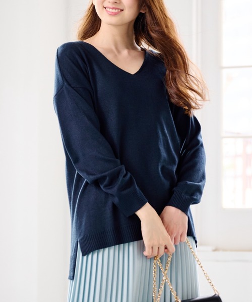 RANAN（ラナン）の「深Ｖネックカシミヤタッチニット（ニット/セーター・レディース・ダークブルー/ブラック/グレー/オフホワイト/ピンク/ローズ/キャメル/グリーン/マスタード/ピンク系その他/エメラルド/ラベンダー/レッド/ブルー/レッド系その他/サンドグレー/ホワイト系その他/ネイビー・M/L/LL/3L）」の8枚目の写真