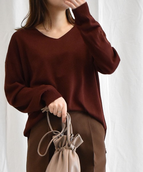 RANAN（ラナン）の「深Ｖネックカシミヤタッチニット（ニット/セーター・レディース・ダークブルー/ブラック/グレー/オフホワイト/ピンク/ローズ/キャメル/グリーン/マスタード/ピンク系その他/エメラルド/ラベンダー/レッド/ブルー/レッド系その他/サンドグレー/ホワイト系その他/ネイビー・M/L/LL/3L）」の16枚目の写真