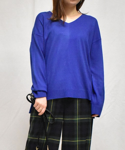 RANAN（ラナン）の「深Ｖネックカシミヤタッチニット（ニット/セーター・レディース・ダークブルー/ブラック/グレー/オフホワイト/ピンク/ローズ/キャメル/グリーン/マスタード/ピンク系その他/エメラルド/ラベンダー/レッド/ブルー/レッド系その他/サンドグレー/ホワイト系その他/ネイビー・M/L/LL/3L）」の9枚目の写真
