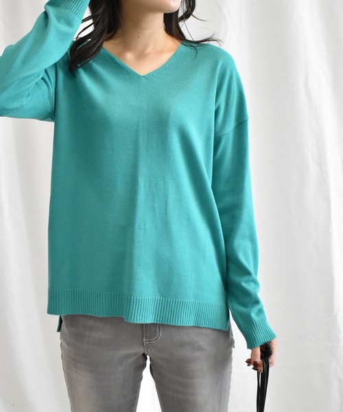 RANAN（ラナン）の「深Ｖネックカシミヤタッチニット（ニット/セーター・レディース・ダークブルー/ブラック/グレー/オフホワイト/ピンク/ローズ/キャメル/グリーン/マスタード/ピンク系その他/エメラルド/ラベンダー/レッド/ブルー/レッド系その他/サンドグレー/ホワイト系その他/ネイビー・M/L/LL/3L）」の7枚目の写真