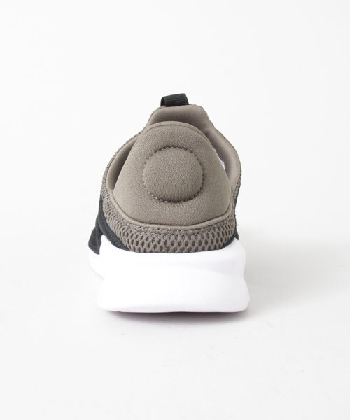 NIKE(ナイキ)の「NIKE ナイキベナッシ SLP(スニーカー・メンズ・ブラック/グレー・27/26/28)」の6枚目の写真