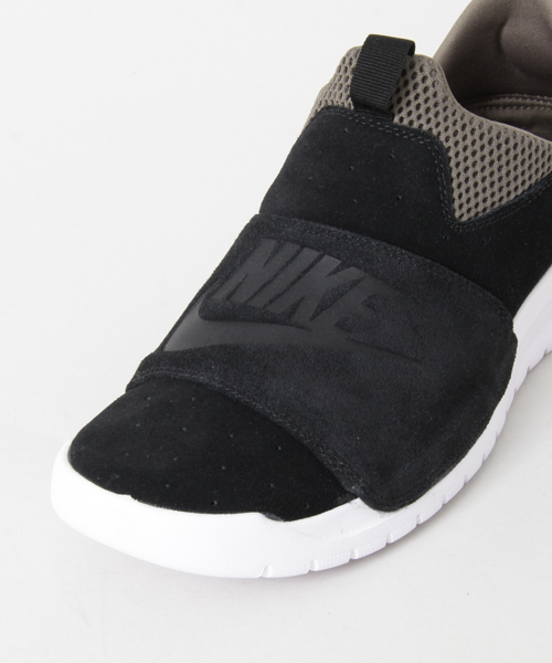 NIKE(ナイキ)の「NIKE ナイキベナッシ SLP(スニーカー・メンズ・ブラック/グレー・27/26/28)」の9枚目の写真