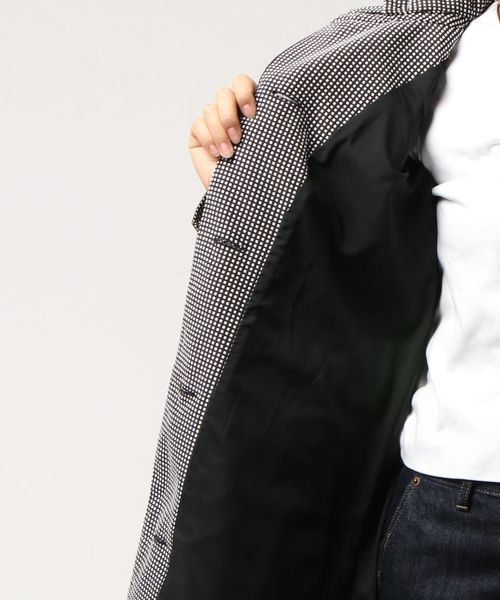 ARMANI EXCHANGE（アルマーニエクスチェンジ）の「【AXアルマーニ エクスチェンジ】ギンガムチェック柄　フードコート（トレンチコート・レディース・ブラック・SMALL/MEDIUM/X-SMALL）」の4枚目の写真