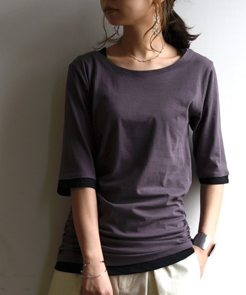 and it_(アンドイット)の「フェイクレイヤードくしゅくしゅシャーリング5分袖カットソー(Tシャツ/カットソー・レディース・ホワイト/ロイヤルブルー/ブラック×ホワイト/ブラック/パープル/チャコールグレー/ブラック×グレー/マスタード/杢グレー/グレー系その他/グリーン/クリーム/グレイッシュベージュ/カーキ/ネイビー/ダークオレンジ/ブルーグリーン/ワイン/イエロー/モカ/ミント/ブラック系その他2/ラベンダー/ベージュ/テラコッタ/ブラウン・L/M/XL/XXL/LL)」の21枚目の写真