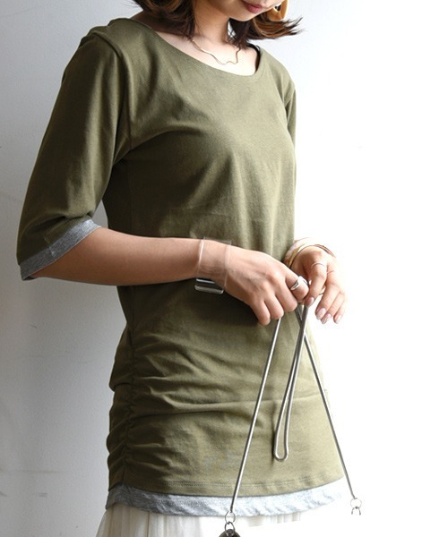 and it_(アンドイット)の「フェイクレイヤードくしゅくしゅシャーリング5分袖カットソー(Tシャツ/カットソー・レディース・ホワイト/ロイヤルブルー/ブラック×ホワイト/ブラック/パープル/チャコールグレー/ブラック×グレー/マスタード/杢グレー/グレー系その他/グリーン/クリーム/グレイッシュベージュ/カーキ/ネイビー/ダークオレンジ/ブルーグリーン/ワイン/イエロー/モカ/ミント/ブラック系その他2/ラベンダー/ベージュ/テラコッタ/ブラウン・L/M/XL/XXL/LL)」の15枚目の写真