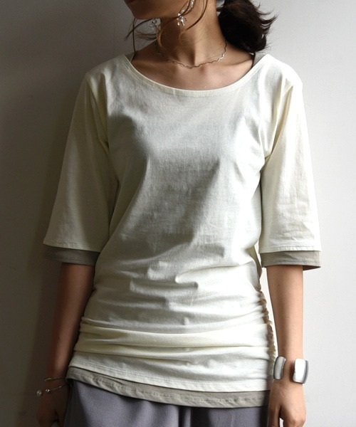 and it_(アンドイット)の「フェイクレイヤードくしゅくしゅシャーリング5分袖カットソー(Tシャツ/カットソー・レディース・ホワイト/ロイヤルブルー/ブラック×ホワイト/ブラック/パープル/チャコールグレー/ブラック×グレー/マスタード/杢グレー/グレー系その他/グリーン/クリーム/グレイッシュベージュ/カーキ/ネイビー/ダークオレンジ/ブルーグリーン/ワイン/イエロー/モカ/ミント/ブラック系その他2/ラベンダー/ベージュ/テラコッタ/ブラウン・L/M/XL/XXL/LL)」の13枚目の写真