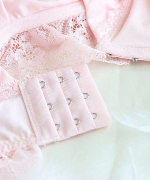 tu-hacci(ツーハッチ)の「【累計80万枚突破!】とろみ素材ホック付きナイトブラ「ラクシア」(ナイトブラ・レディース・ブラック/ピンク/ブルーグレー/ワイン/ネイビー/スモークピンク/ラベンダー/ボルドー/チャコールグレー/アイボリー/マスタード/ライトグレー/ピンク系その他・65M/65L/70M/70L/75M/75L/80M/80L/70LL/85L/85M/75LL/80LL/65LL/60M/60L)」の16枚目の写真