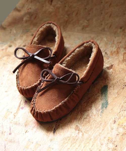 SESTO(セスト)の「あったかシャギーファーのリボン付きキッズモカシンシューズ(モカシン/デッキシューズ・キッズ・ブラック/パープル/グレー/ピンク/グリーン/その他/モカ/キャメル/チェック/グレイッシュベージュ/レオパード/シルバー・16.0cm/17.0cm/18.0cm/19.0cm/20.0cm/21.0cm)」の8枚目の写真