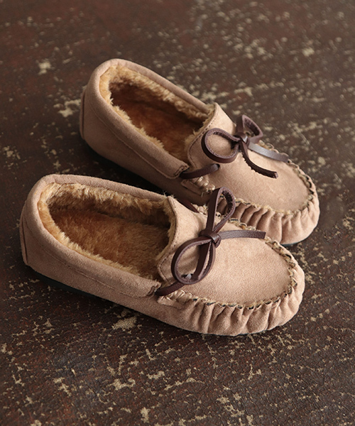 SESTO(セスト)の「あったかシャギーファーのリボン付きキッズモカシンシューズ(モカシン/デッキシューズ・キッズ・ブラック/パープル/グレー/ピンク/グリーン/その他/モカ/キャメル/チェック/グレイッシュベージュ/レオパード/シルバー・16.0cm/17.0cm/18.0cm/19.0cm/20.0cm/21.0cm)」の5枚目の写真