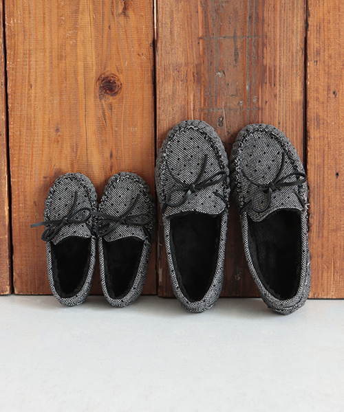 SESTO(セスト)の「あったかシャギーファーのリボン付きキッズモカシンシューズ(モカシン/デッキシューズ・キッズ・ブラック/パープル/グレー/ピンク/グリーン/その他/モカ/キャメル/チェック/グレイッシュベージュ/レオパード/シルバー・16.0cm/17.0cm/18.0cm/19.0cm/20.0cm/21.0cm)」の11枚目の写真