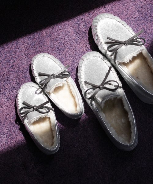 SESTO(セスト)の「あったかシャギーファーのリボン付きキッズモカシンシューズ(モカシン/デッキシューズ・キッズ・ブラック/パープル/グレー/ピンク/グリーン/その他/モカ/キャメル/チェック/グレイッシュベージュ/レオパード/シルバー・16.0cm/17.0cm/18.0cm/19.0cm/20.0cm/21.0cm)」の10枚目の写真