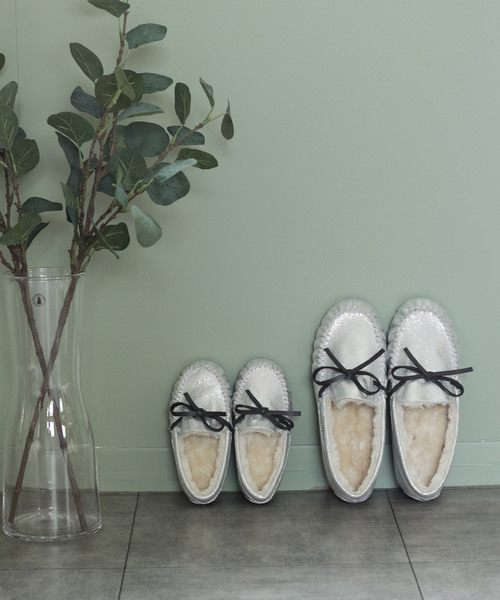 SESTO(セスト)の「あったかシャギーファーのリボン付きキッズモカシンシューズ(モカシン/デッキシューズ・キッズ・ブラック/パープル/グレー/ピンク/グリーン/その他/モカ/キャメル/チェック/グレイッシュベージュ/レオパード/シルバー・16.0cm/17.0cm/18.0cm/19.0cm/20.0cm/21.0cm)」の15枚目の写真