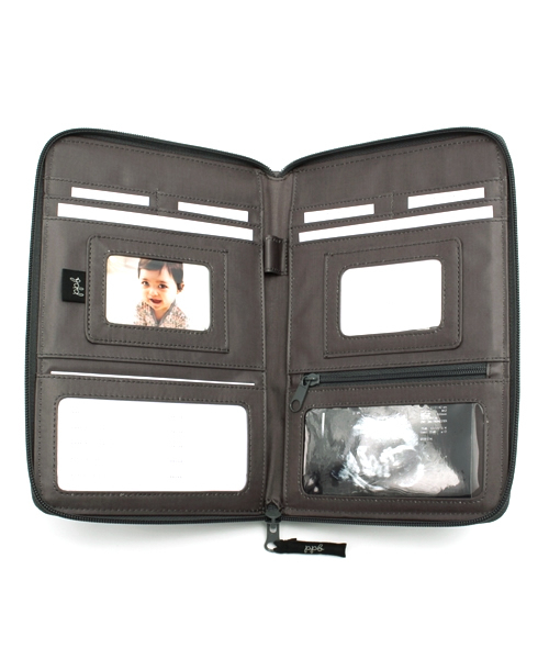 merrier BEAMS(メリアビームス)の「petunia pickle bottom / 母子手帳ケース <エンボス>(母子手帳ケース・レディース・ピンク/イエロー/チャコールグレー・ONE SIZE)」の4枚目の写真