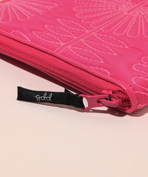 merrier BEAMS(メリアビームス)の「petunia pickle bottom / 母子手帳ケース <エンボス>(母子手帳ケース・レディース・ピンク/イエロー/チャコールグレー・ONE SIZE)」の5枚目の写真