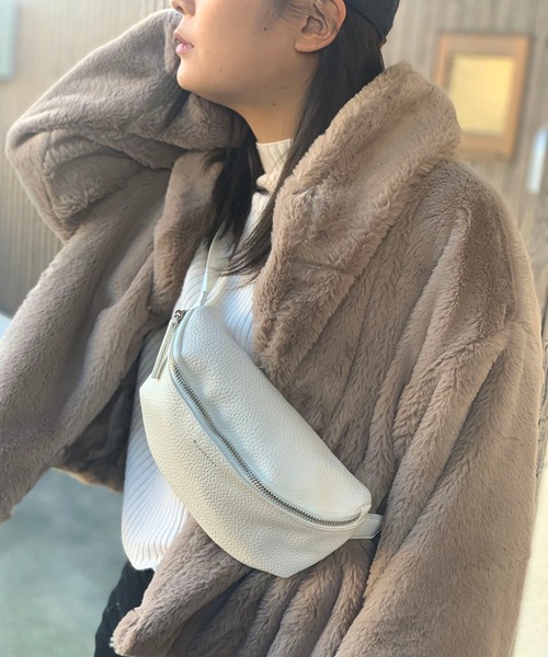 CONVERSE（コンバース）の「CONVERSE　合成合皮 BODY BAG（ボディバッグ/ウエストポーチ・レディース・グレー/ホワイト/ブラック/グレイッシュブルー・ONE SIZE）」の2枚目の写真