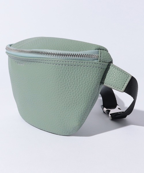 CONVERSE（コンバース）の「CONVERSE　合成合皮 BODY BAG（ボディバッグ/ウエストポーチ・レディース・グレー/ホワイト/ブラック/グレイッシュブルー・ONE SIZE）」の9枚目の写真