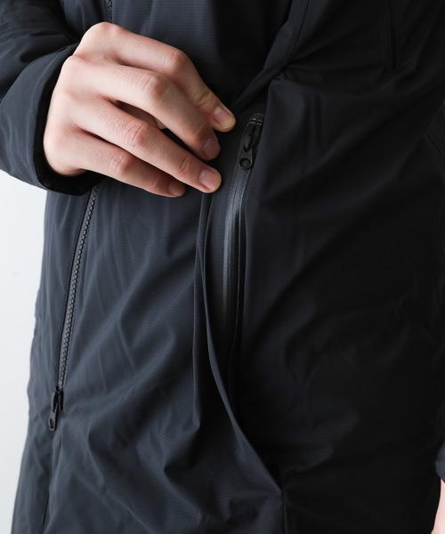 ATTACHMENT（アタッチメント）の「透湿防水3レイヤーフーデットダウン