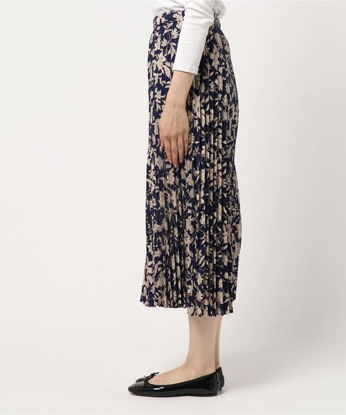 B.C STOCK(ベーセーストック)の「花柄プリントプリーツスカート(スカート・レディース・ネイビー/オレンジ・FREE)」の9枚目の写真