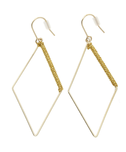 B:MING by BEAMS(ビーミングバイビームス)の「ビーミング by ビームス / ラメコード巻きピアス(ピアス(両耳用)・レディース・その他1/その他2/その他3・ONE SIZE)」の3枚目の写真