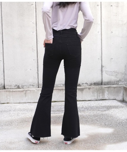 ANAP（アナップ）の「ハイウエストストレッチデニムフレアパンツ（デニムパンツ・レディース・ブラック/ブルー/スミクロ/ライトブルー・S/M/L）」の6枚目の写真