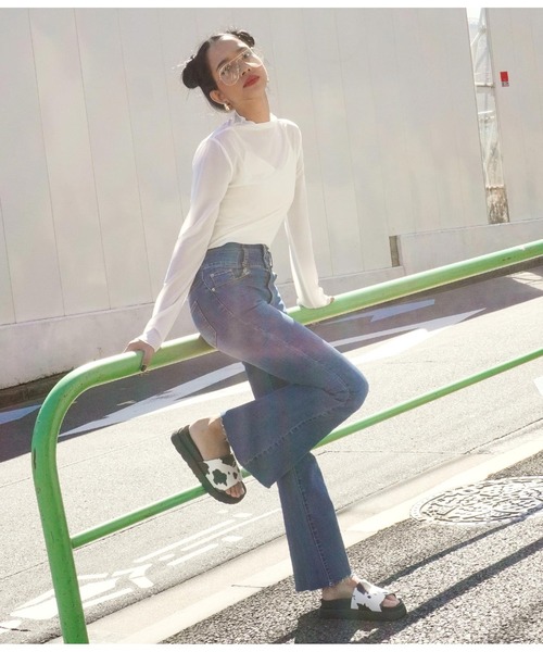 ANAP（アナップ）の「ハイウエストストレッチデニムフレアパンツ（デニムパンツ・レディース・ブラック/ブルー/スミクロ/ライトブルー・S/M/L）」の8枚目の写真