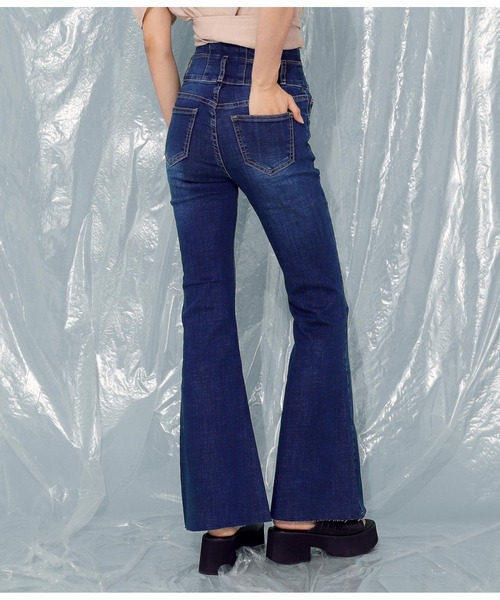 ANAP（アナップ）の「ハイウエストストレッチデニムフレアパンツ（デニムパンツ・レディース・ブラック/ブルー/スミクロ/ライトブルー・S/M/L）」の16枚目の写真