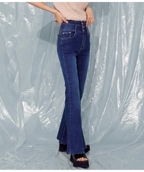 ANAP（アナップ）の「ハイウエストストレッチデニムフレアパンツ（デニムパンツ・レディース・ブラック/ブルー/スミクロ/ライトブルー・S/M/L）」の15枚目の写真