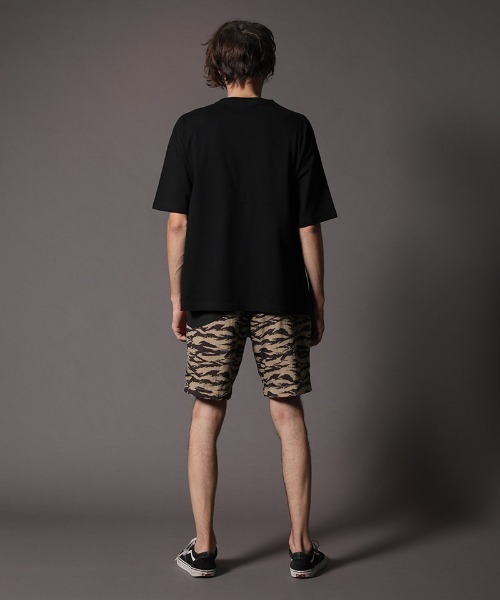 STUD MUFFIN（スタッドマフィン）の「mt6860-5.6OZコットン天竺 ラバーPT&サガラワッペン　ビックシルエット Tシャツ（Tシャツ/カットソー・メンズ・カーキ/ホワイト/ブラック・4/3/2）」の19枚目の写真