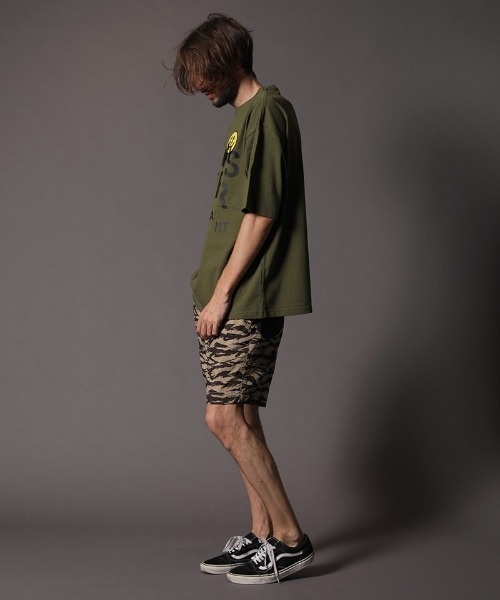 STUD MUFFIN（スタッドマフィン）の「mt6860-5.6OZコットン天竺 ラバーPT&サガラワッペン　ビックシルエット Tシャツ（Tシャツ/カットソー・メンズ・カーキ/ホワイト/ブラック・4/3/2）」の5枚目の写真