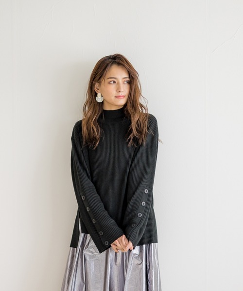 White Collection（ホワイトコレクション）の「【2021SS新作】ボタンスリーブ・ハイネック春リブニット（ニット/セーター・レディース・ブラック/パープル/オフホワイト/グリーン/グレイッシュベージュ・M）」の3枚目の写真