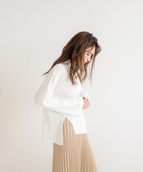 White Collection（ホワイトコレクション）の「【2021SS新作】ボタンスリーブ・ハイネック春リブニット（ニット/セーター・レディース・ブラック/パープル/オフホワイト/グリーン/グレイッシュベージュ・M）」の11枚目の写真